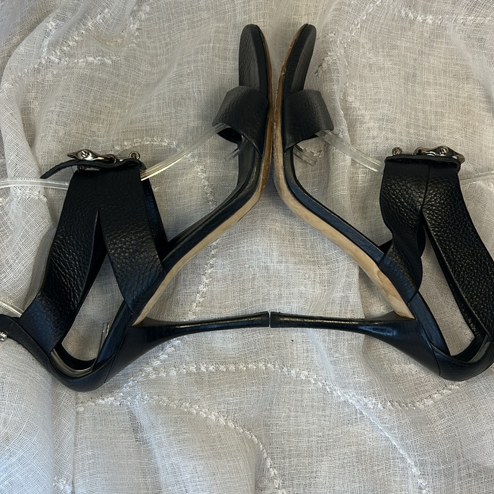 Gucci Elegant Black Stiletto Sandals with buckle - Picture 10 of 16